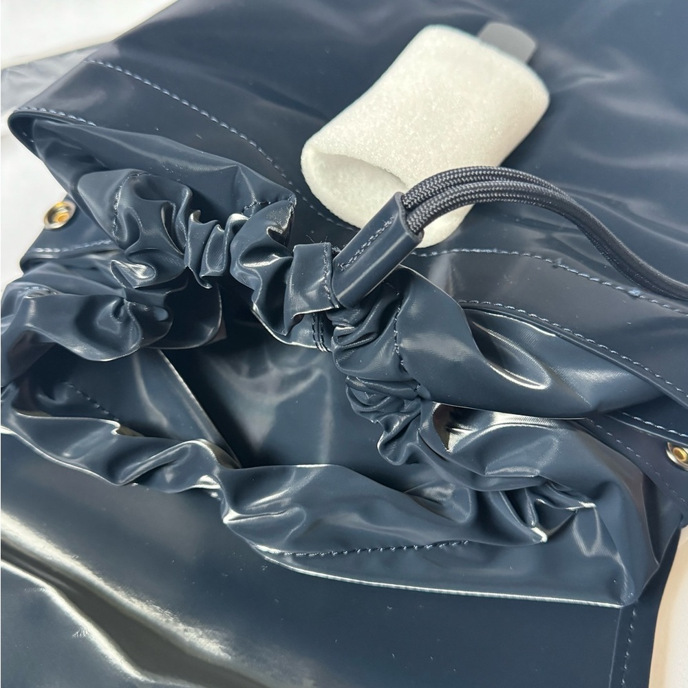 NWOT Rains Bucket Bag Backpack in Ink Patent Blue with Shine RARE COLOR Unisex - Picture 6 of 6